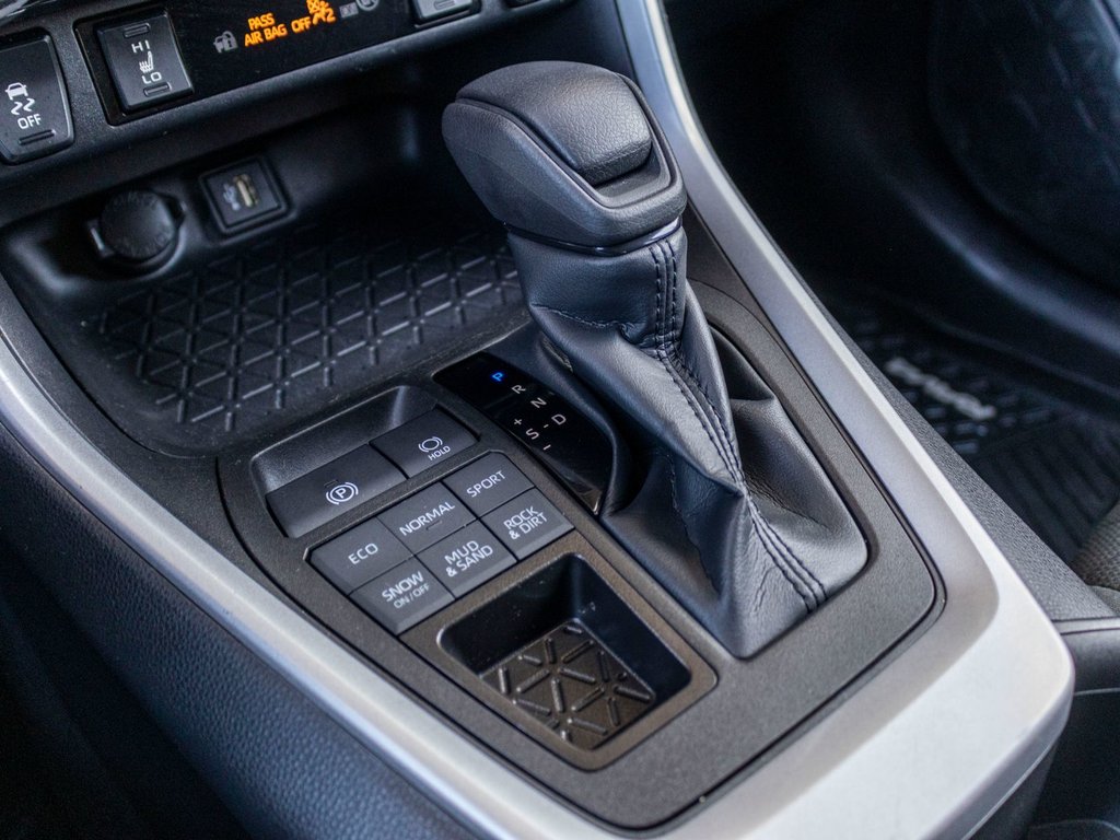 2023 Toyota RAV4 LE AWD**JAMAIS ACCIDENTÉ + SIÈGES AVANT CHAUFFANTS in Charlemagne, Quebec - 15 - w1024h768px