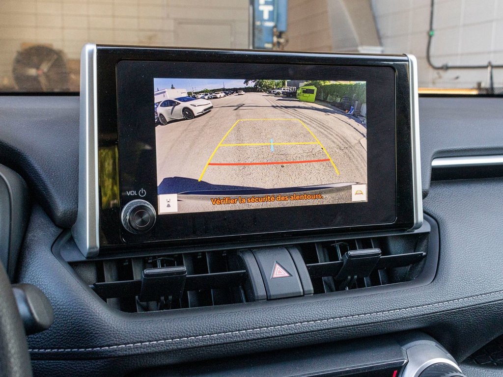 2023 Toyota RAV4 LE AWD**JAMAIS ACCIDENTÉ + SIÈGES AVANT CHAUFFANTS in Charlemagne, Quebec - 17 - w1024h768px