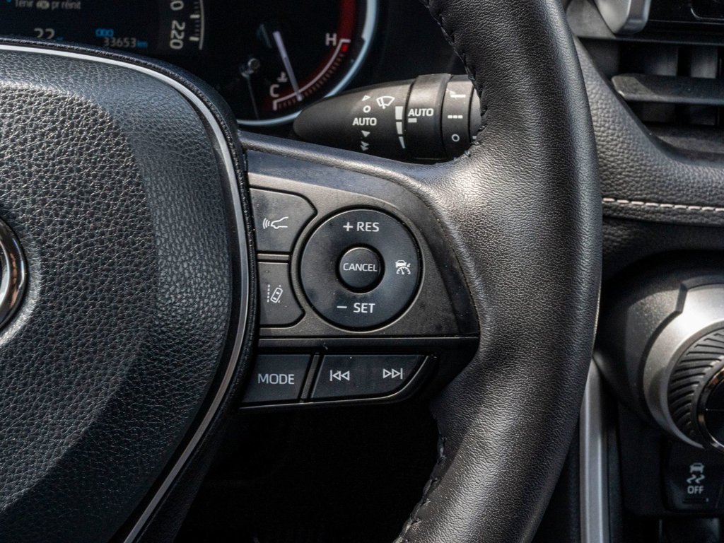 2023 Toyota RAV4 XLE AWD **TOIT+MAG+CAMÉRA+CARPLAY+ANDROID AUTO** in Saint-Jérôme, Quebec - 10 - w1024h768px