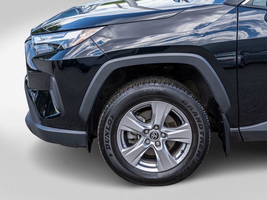 2023 Toyota RAV4 XLE AWD **TOIT+MAG+CAMÉRA+CARPLAY+ANDROID AUTO** in Saint-Jérôme, Quebec - 25 - w1024h768px