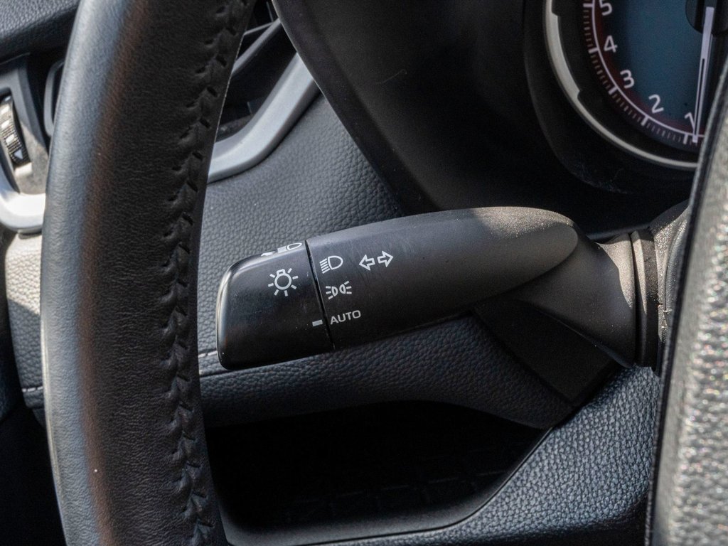 2023 Toyota RAV4 XLE AWD **TOIT+MAG+CAMÉRA+CARPLAY+ANDROID AUTO** in Saint-Jérôme, Quebec - 13 - w1024h768px
