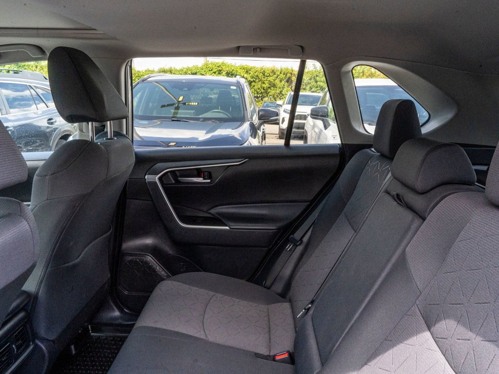 2023 Toyota RAV4 XLE AWD **TOIT+MAG+CAMÉRA+CARPLAY+ANDROID AUTO** in Saint-Jérôme, Quebec - 18 - w1024h768px