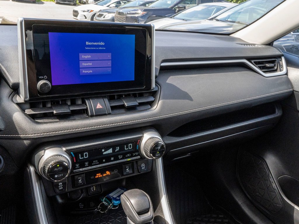 2023 Toyota RAV4 XLE AWD **TOIT+MAG+CAMÉRA+CARPLAY+ANDROID AUTO** in Saint-Jérôme, Quebec - 11 - w1024h768px