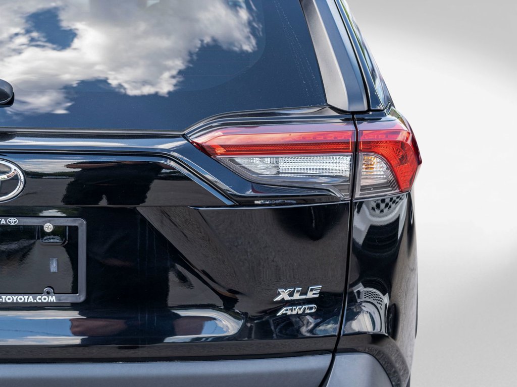 2023 Toyota RAV4 XLE AWD **TOIT+MAG+CAMÉRA+CARPLAY+ANDROID AUTO** in Saint-Jérôme, Quebec - 21 - w1024h768px