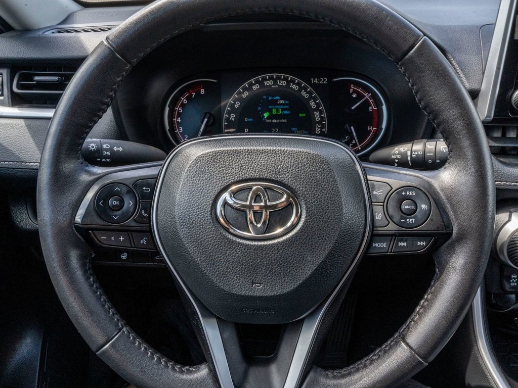 2023 Toyota RAV4 XLE AWD **TOIT+MAG+CAMÉRA+CARPLAY+ANDROID AUTO** in Saint-Jérôme, Quebec - 8 - w1024h768px