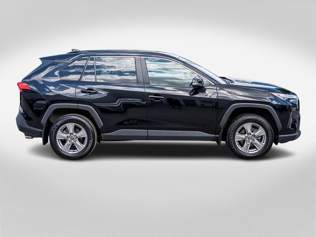 2023 Toyota RAV4 XLE AWD **TOIT+MAG+CAMÉRA+CARPLAY+ANDROID AUTO** in Saint-Jérôme, Quebec - 6 - w1024h768px