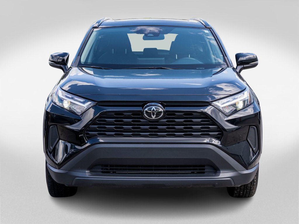 2023 Toyota RAV4 XLE AWD **TOIT+MAG+CAMÉRA+CARPLAY+ANDROID AUTO** in Saint-Jérôme, Quebec - 2 - w1024h768px