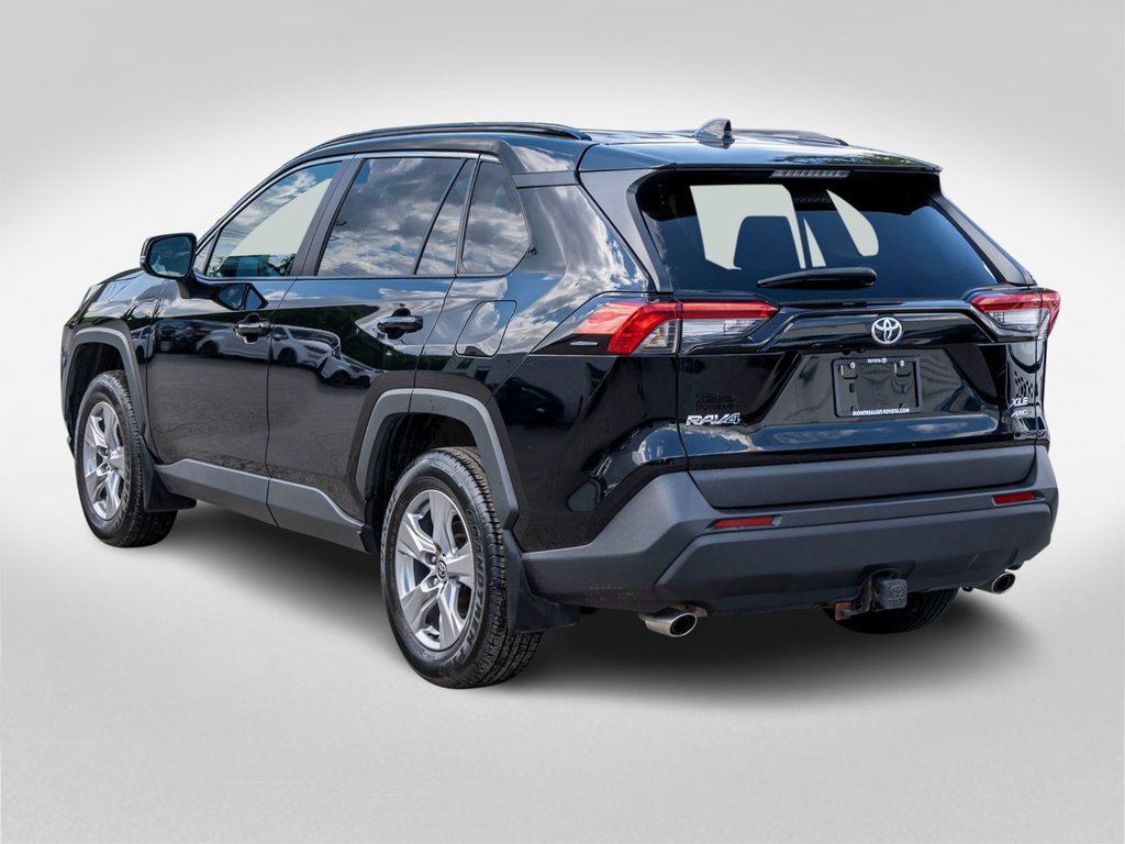 2023 Toyota RAV4 XLE AWD **TOIT+MAG+CAMÉRA+CARPLAY+ANDROID AUTO** in Saint-Jérôme, Quebec - 4 - w1024h768px