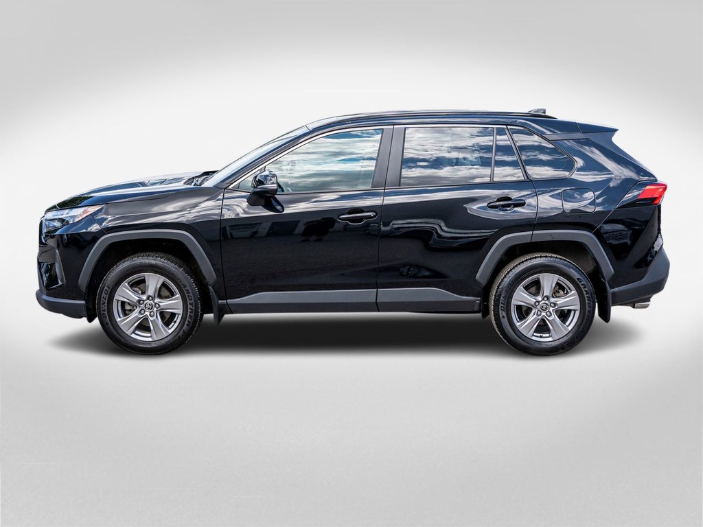 2023 Toyota RAV4 XLE AWD **TOIT+MAG+CAMÉRA+CARPLAY+ANDROID AUTO** in Saint-Jérôme, Quebec - 3 - w1024h768px