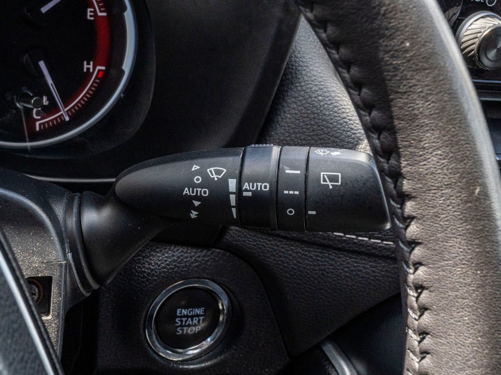 2023 Toyota RAV4 XLE AWD **TOIT+MAG+CAMÉRA+CARPLAY+ANDROID AUTO** in Saint-Jérôme, Quebec - 14 - w1024h768px