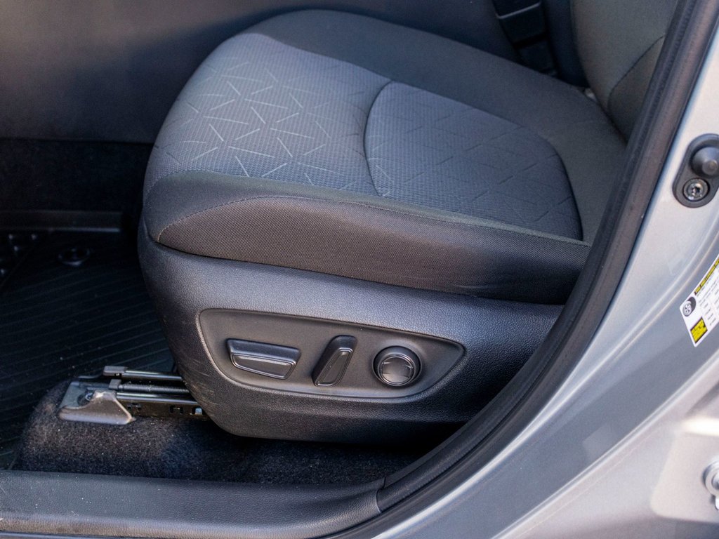 2023 Toyota RAV4 XLE AWD **JAMAIS ACCIDENTÉ+TOIT+MAG+CARPLAY** in Saint-Jérôme, Quebec - 25 - w1024h768px