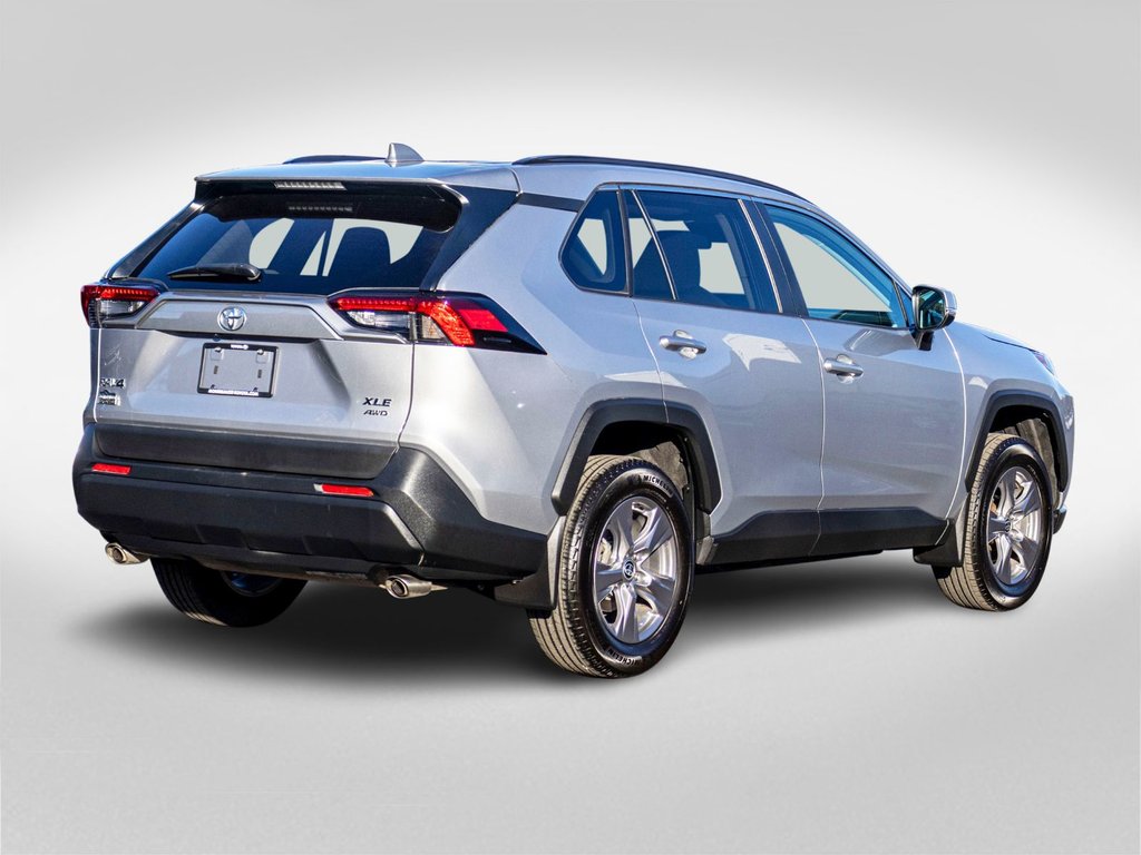 2023 Toyota RAV4 XLE AWD **JAMAIS ACCIDENTÉ+TOIT+MAG+CARPLAY** in Saint-Jérôme, Quebec - 5 - w1024h768px