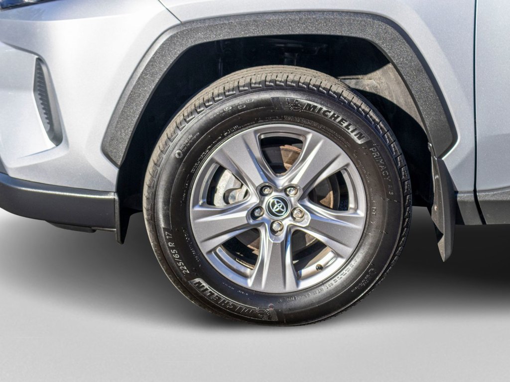 2023 Toyota RAV4 XLE AWD **JAMAIS ACCIDENTÉ+TOIT+MAG+CARPLAY** in Saint-Jérôme, Quebec - 35 - w1024h768px