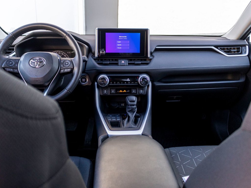 2023 Toyota RAV4 XLE AWD **JAMAIS ACCIDENTÉ+TOIT+MAG+CARPLAY** in Saint-Jérôme, Quebec - 23 - w1024h768px