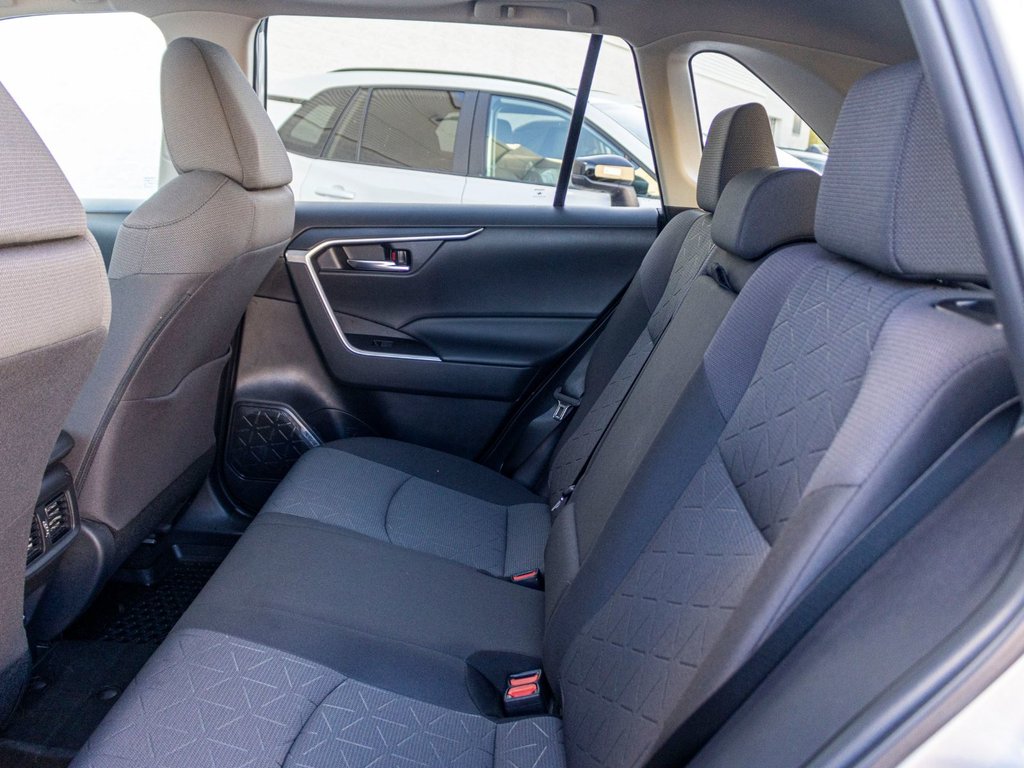 2023 Toyota RAV4 XLE AWD **JAMAIS ACCIDENTÉ+TOIT+MAG+CARPLAY** in Saint-Jérôme, Quebec - 30 - w1024h768px