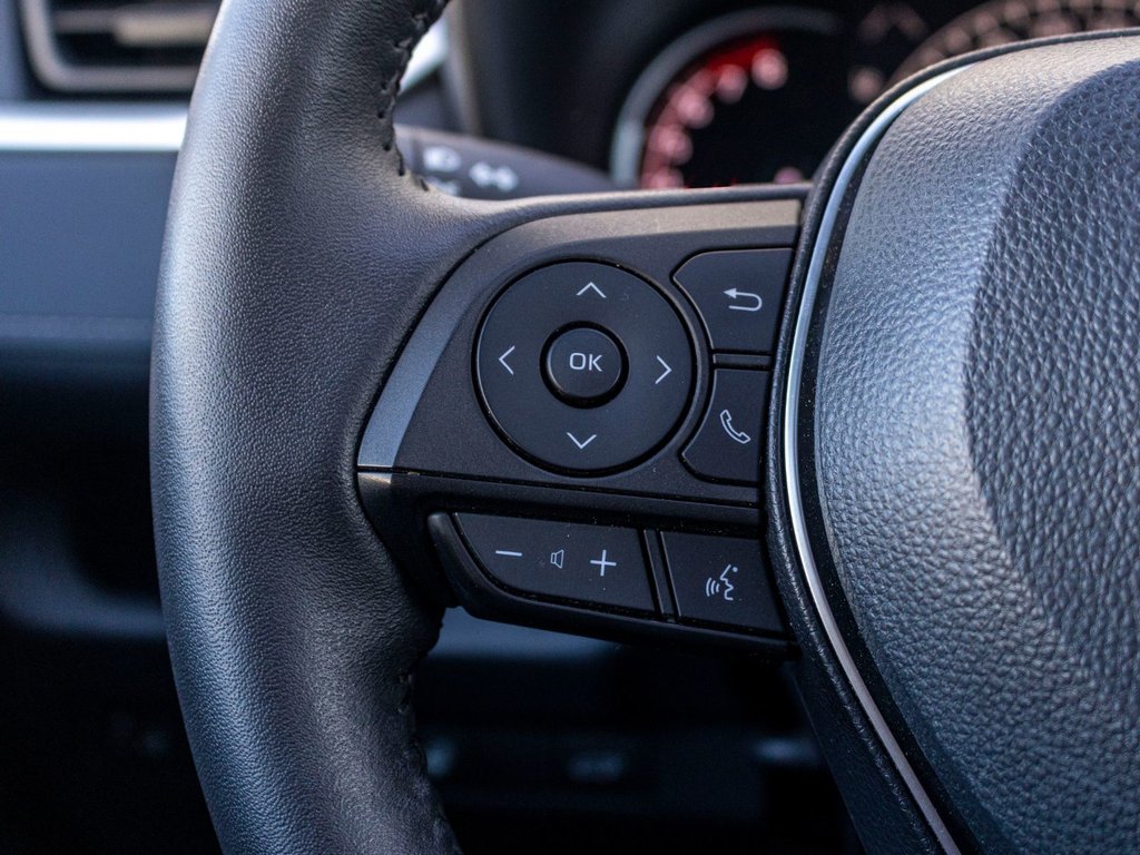 2023 Toyota RAV4 XLE AWD **JAMAIS ACCIDENTÉ+TOIT+MAG+CARPLAY** in Saint-Jérôme, Quebec - 11 - w1024h768px