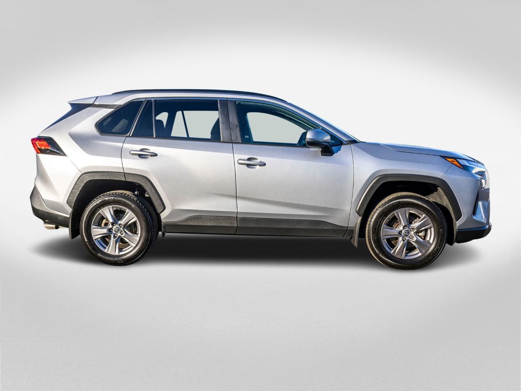 2023 Toyota RAV4 XLE AWD **JAMAIS ACCIDENTÉ+TOIT+MAG+CARPLAY** in Saint-Jérôme, Quebec - 6 - w1024h768px