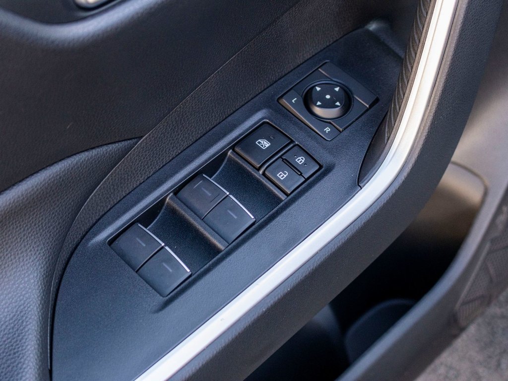 2023 Toyota RAV4 XLE AWD **JAMAIS ACCIDENTÉ+TOIT+MAG+CARPLAY** in Saint-Jérôme, Quebec - 29 - w1024h768px
