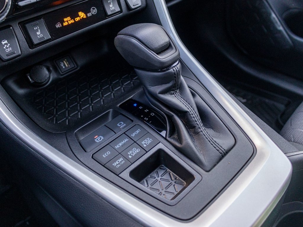 2023 Toyota RAV4 XLE AWD **JAMAIS ACCIDENTÉ+TOIT+MAG+CARPLAY** in Saint-Jérôme, Quebec - 15 - w1024h768px