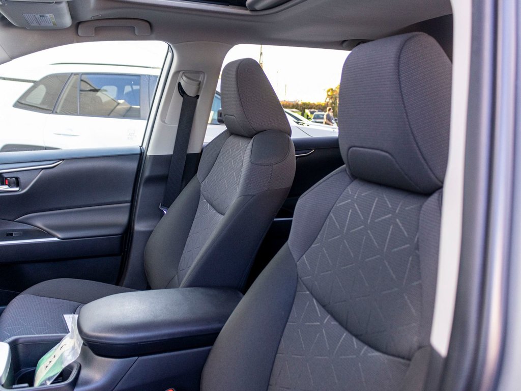 2023 Toyota RAV4 XLE AWD **JAMAIS ACCIDENTÉ+TOIT+MAG+CARPLAY** in Saint-Jérôme, Quebec - 26 - w1024h768px