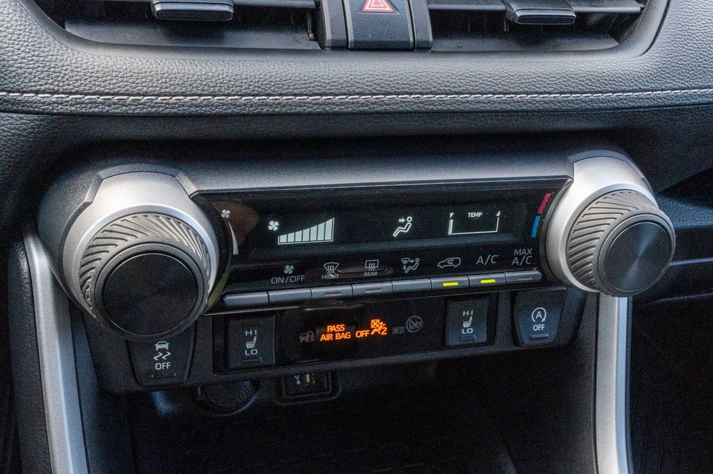 2024 Toyota RAV4 LE AWD **JAMAIS ACCIDENTÉ+CARPLAY+CAMÉRA** in Charlemagne, Quebec - 14 - w1024h768px