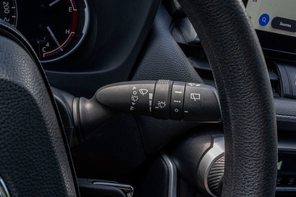 2024 Toyota RAV4 LE AWD **JAMAIS ACCIDENTÉ+CARPLAY+CAMÉRA** in Charlemagne, Quebec - 18 - w1024h768px