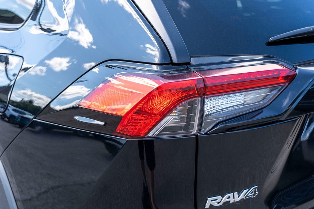 2024 Toyota RAV4 LE AWD **JAMAIS ACCIDENTÉ+CARPLAY+CAMÉRA** in Charlemagne, Quebec - 28 - w1024h768px
