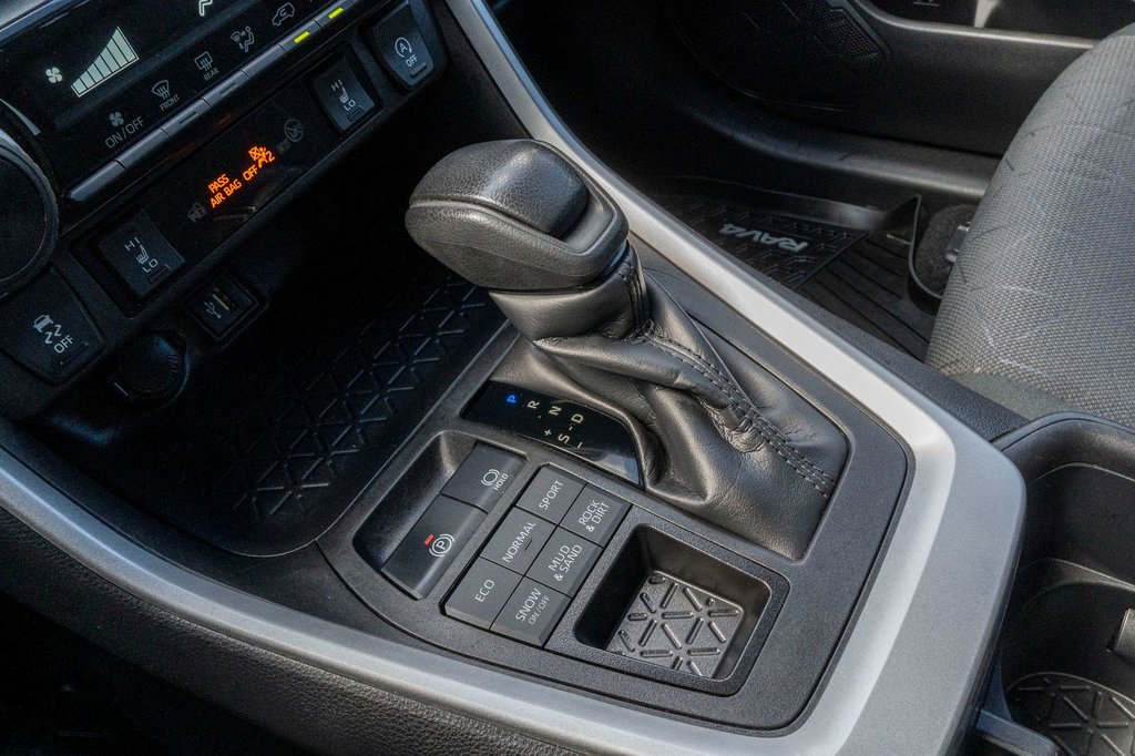2024 Toyota RAV4 LE AWD **JAMAIS ACCIDENTÉ+CARPLAY+CAMÉRA** in Charlemagne, Quebec - 13 - w1024h768px