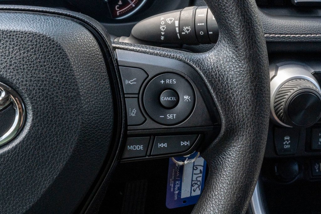 2024 Toyota RAV4 LE AWD **JAMAIS ACCIDENTÉ+CARPLAY+CAMÉRA** in Charlemagne, Quebec - 11 - w1024h768px