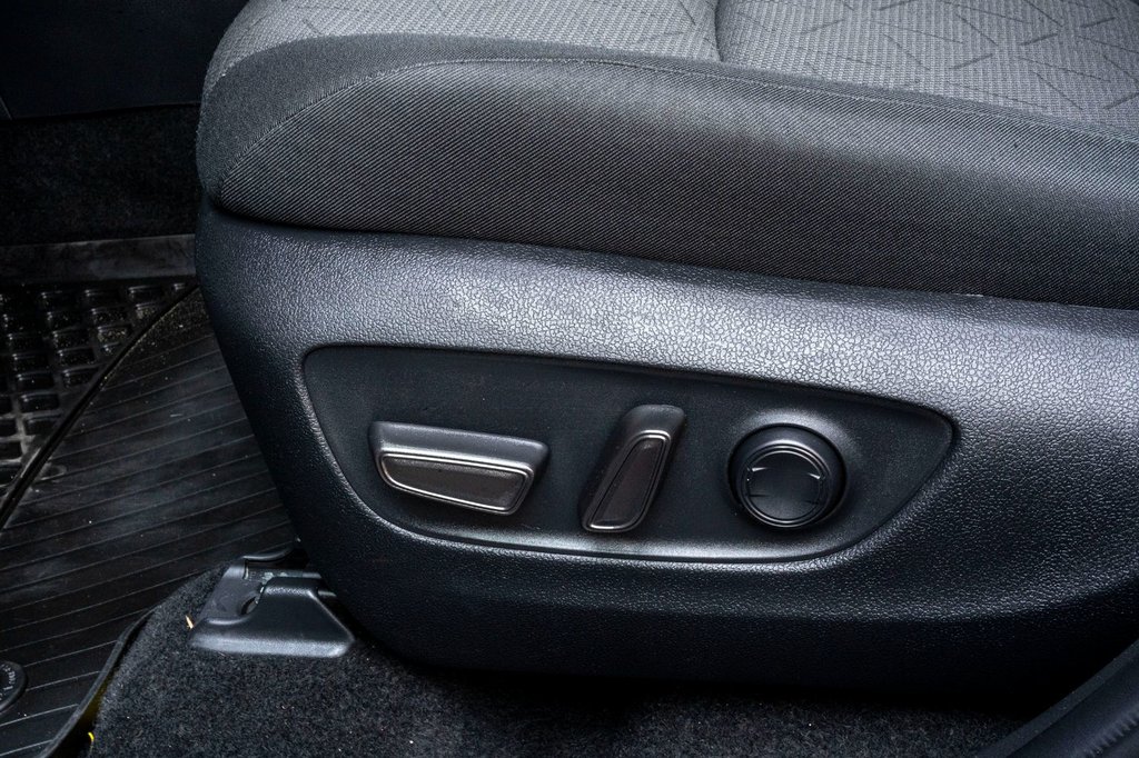 2024 Toyota RAV4 XLE AWD **JAMAIS ACCIDENTÉ+CARPLAY+CAMÉRA+MAG** in Charlemagne, Quebec - 21 - w1024h768px