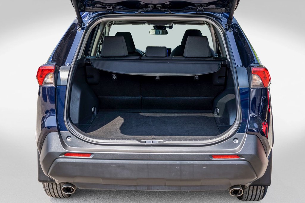 2024 Toyota RAV4 XLE AWD **JAMAIS ACCIDENTÉ+CARPLAY+CAMÉRA+MAG** in Charlemagne, Quebec - 24 - w1024h768px