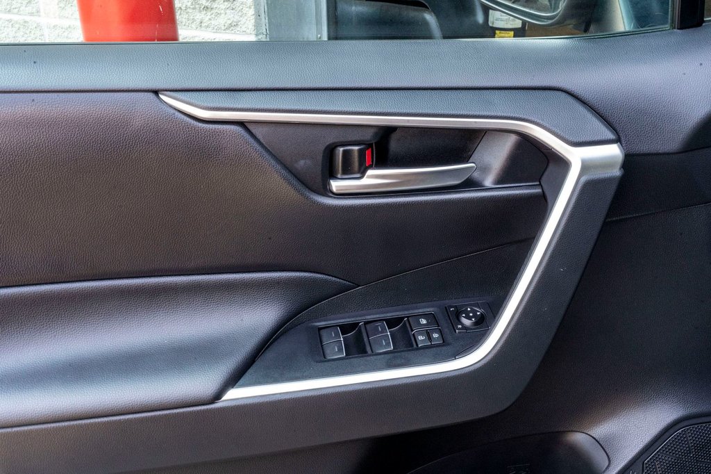 2024 Toyota RAV4 XLE AWD **JAMAIS ACCIDENTÉ+CARPLAY+CAMÉRA+MAG** in Charlemagne, Quebec - 22 - w1024h768px