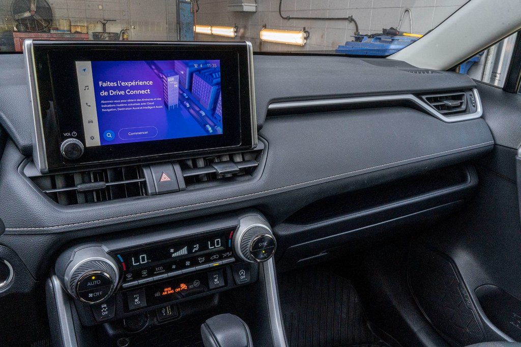 2024 Toyota RAV4 XLE AWD **JAMAIS ACCIDENTÉ+CARPLAY+CAMÉRA+MAG** in Charlemagne, Quebec - 12 - w1024h768px
