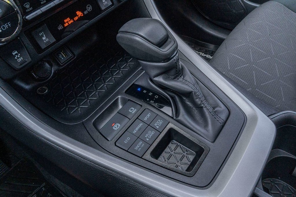 2024 Toyota RAV4 XLE AWD **JAMAIS ACCIDENTÉ+CARPLAY+CAMÉRA+MAG** in Charlemagne, Quebec - 13 - w1024h768px