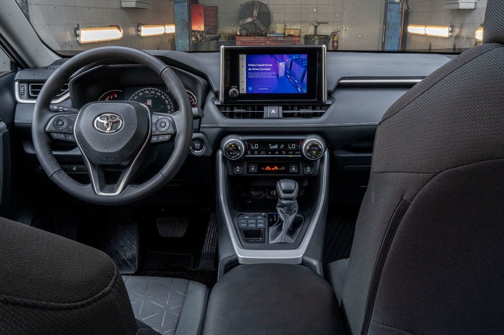 2024 Toyota RAV4 XLE AWD **JAMAIS ACCIDENTÉ+CARPLAY+CAMÉRA+MAG** in Charlemagne, Quebec - 19 - w1024h768px