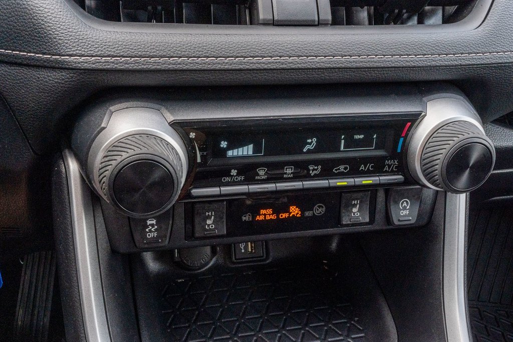 2024 Toyota RAV4 LE AWD **CARPLAY+ANDROID AUTO+CAMÉRA** in Charlemagne, Quebec - 14 - w1024h768px