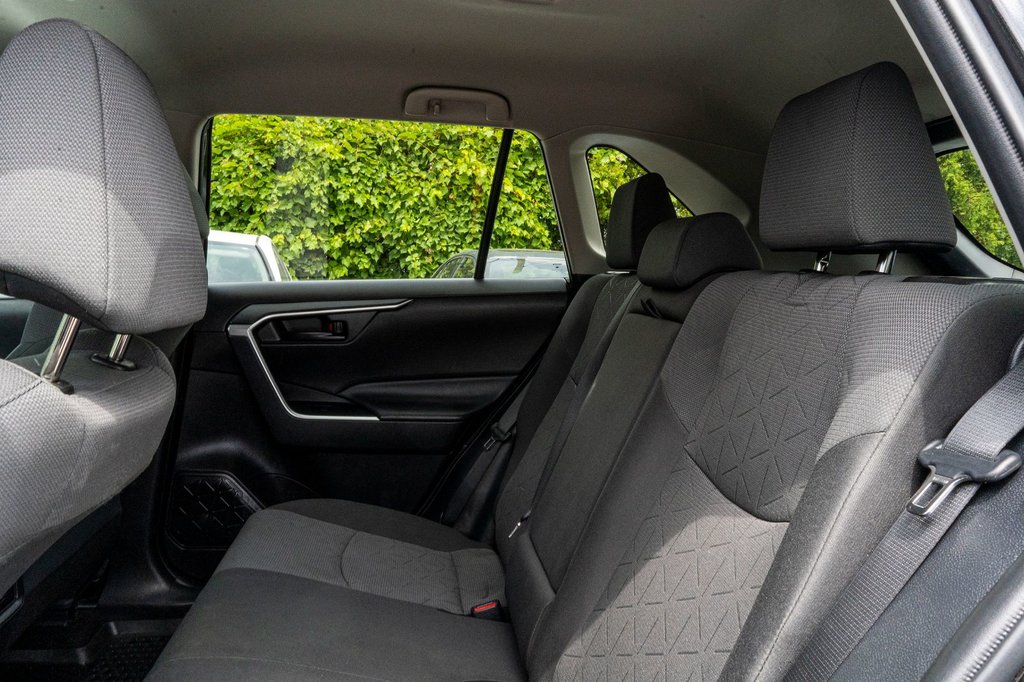 2024 Toyota RAV4 LE AWD **CARPLAY+ANDROID AUTO+CAMÉRA** in Charlemagne, Quebec - 23 - w1024h768px