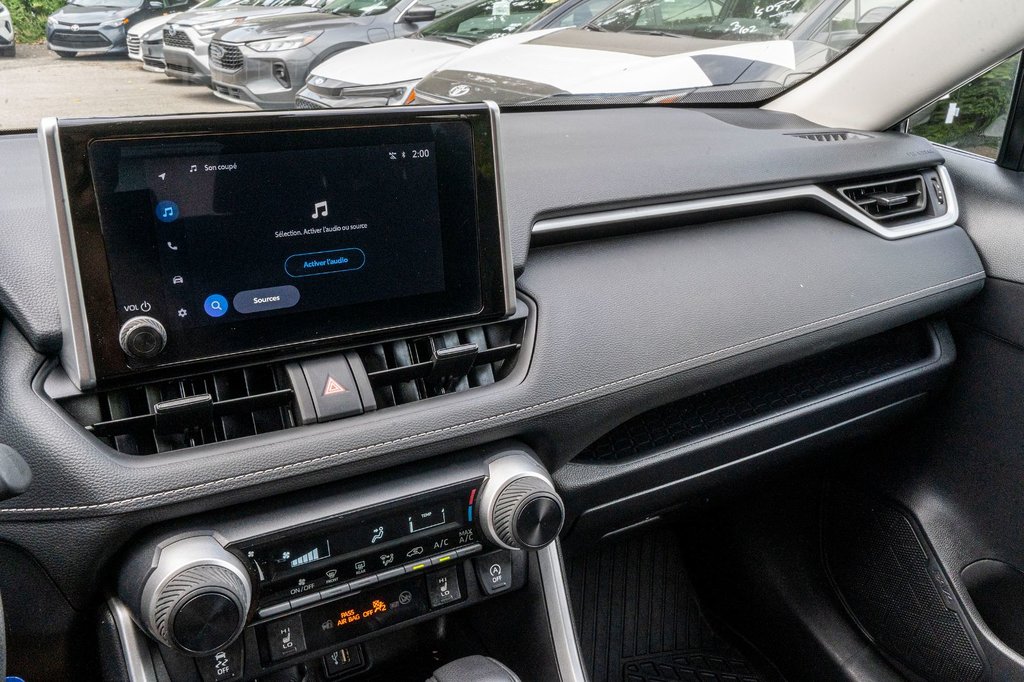 2024 Toyota RAV4 LE AWD **CARPLAY+ANDROID AUTO+CAMÉRA** in Charlemagne, Quebec - 12 - w1024h768px