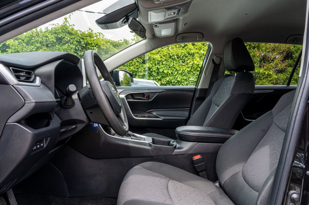 2024 Toyota RAV4 LE AWD **CARPLAY+ANDROID AUTO+CAMÉRA** in Charlemagne, Quebec - 20 - w1024h768px