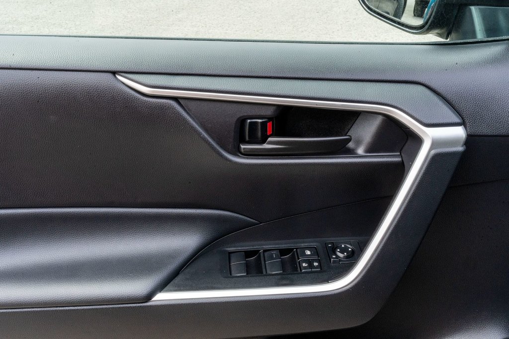 2024 Toyota RAV4 LE AWD **CARPLAY+ANDROID AUTO+CAMÉRA** in Charlemagne, Quebec - 21 - w1024h768px