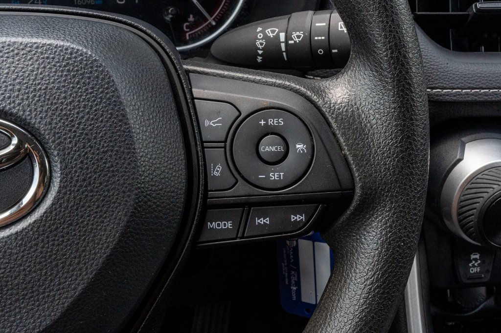 2024 Toyota RAV4 LE AWD **CARPLAY+ANDROID AUTO+CAMÉRA** in Charlemagne, Quebec - 11 - w1024h768px