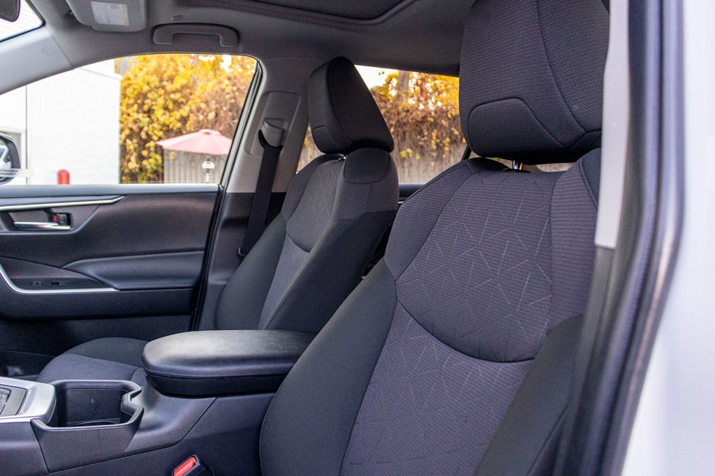 2024 Toyota RAV4 Hybrid XLE in Charlemagne, Quebec - 27 - w1024h768px