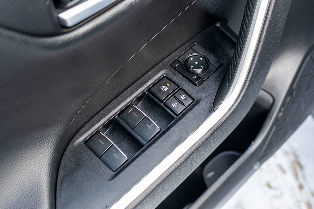 Toyota RAV4 Hybrid Limited 2024 à Charlemagne, Québec - 31 - w1024h768px