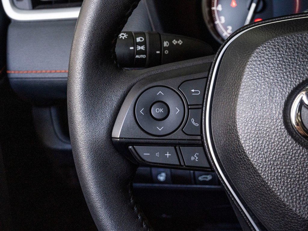 2024 Toyota RAV4 TRAIL **AUCUN CARFAX**TOIT+CUIR+19PO+CARPLAY** in Saint-Jérôme, Quebec - 9 - w1024h768px