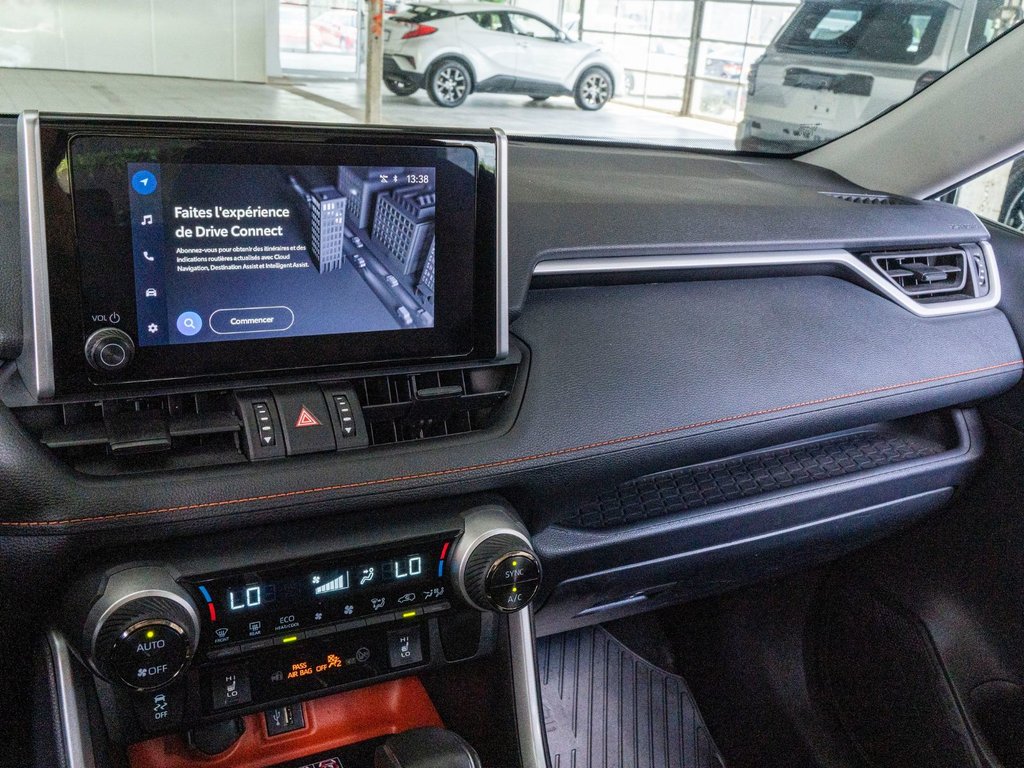 2024 Toyota RAV4 TRAIL **AUCUN CARFAX**TOIT+CUIR+19PO+CARPLAY** in Saint-Jérôme, Quebec - 11 - w1024h768px