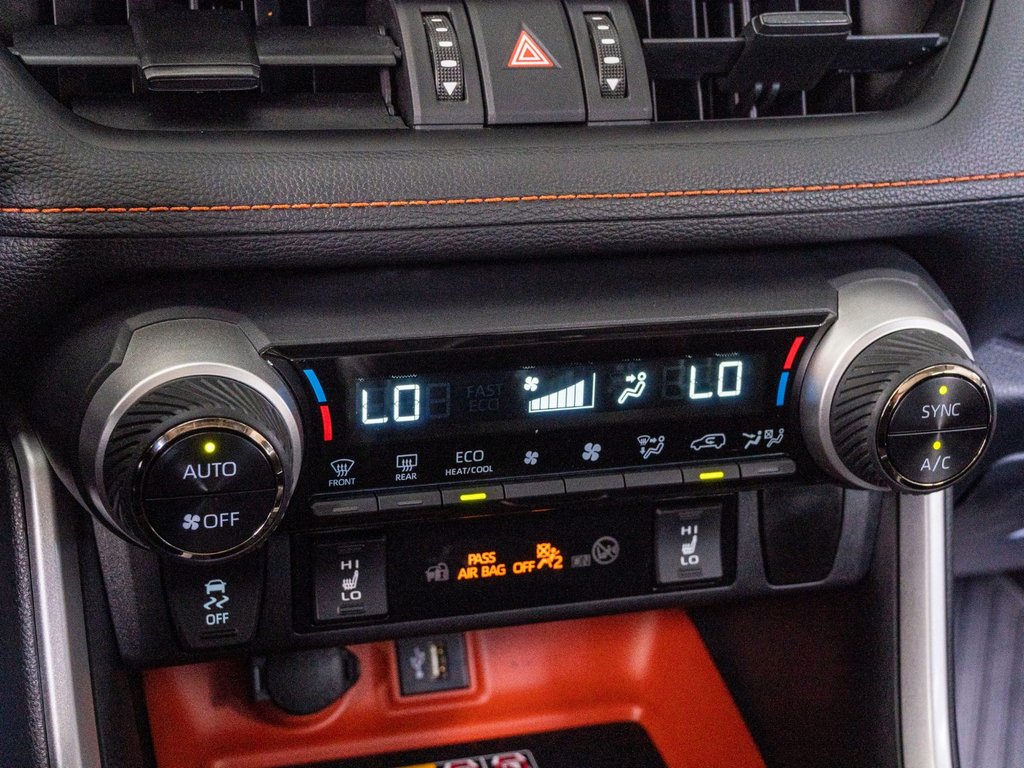 2024 Toyota RAV4 TRAIL **AUCUN CARFAX**TOIT+CUIR+19PO+CARPLAY** in Saint-Jérôme, Quebec - 14 - w1024h768px