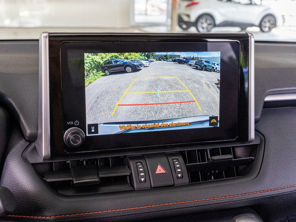 2024 Toyota RAV4 TRAIL **AUCUN CARFAX**TOIT+CUIR+19PO+CARPLAY** in Saint-Jérôme, Quebec - 13 - w1024h768px