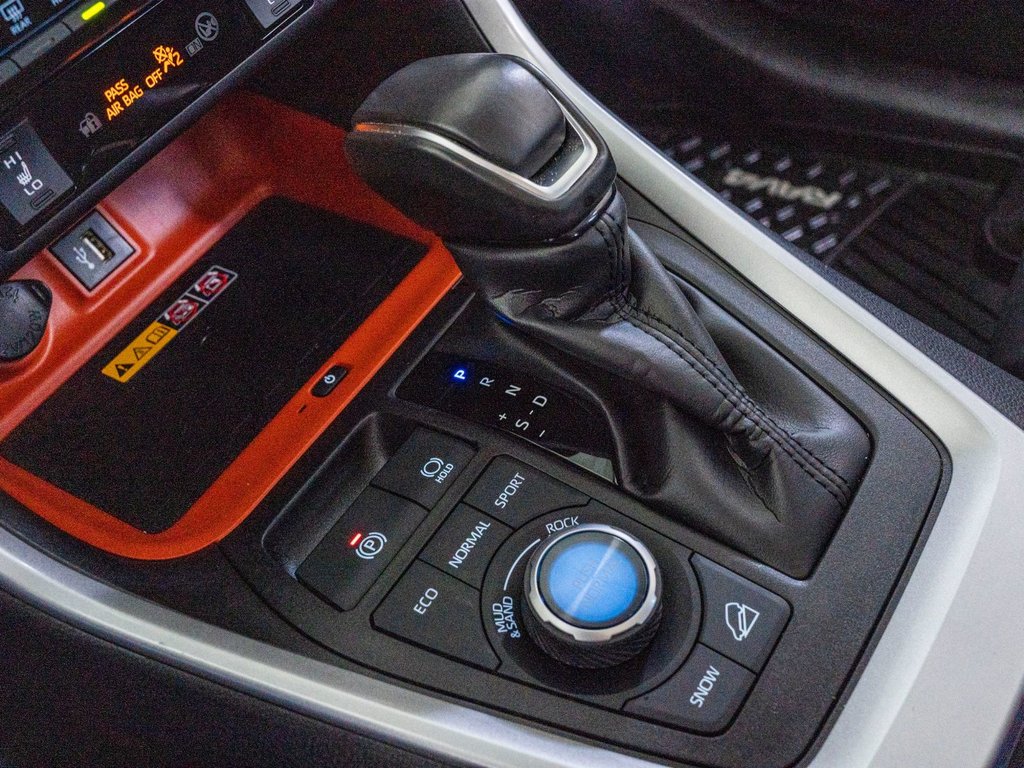 2024 Toyota RAV4 TRAIL **AUCUN CARFAX**TOIT+CUIR+19PO+CARPLAY** in Saint-Jérôme, Quebec - 12 - w1024h768px