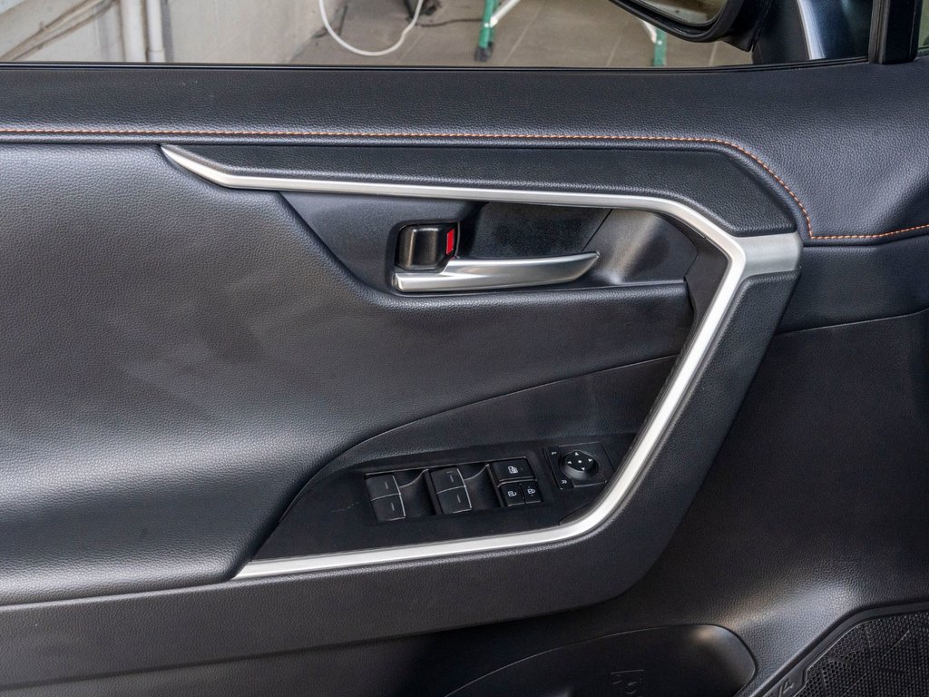 2024 Toyota RAV4 TRAIL **AUCUN CARFAX**TOIT+CUIR+19PO+CARPLAY** in Saint-Jérôme, Quebec - 21 - w1024h768px