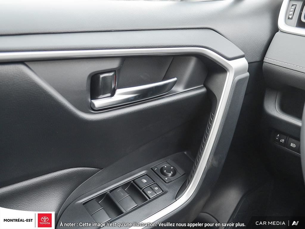 2025 Toyota RAV4 XLE in Charlemagne, Quebec - 12 - w1024h768px